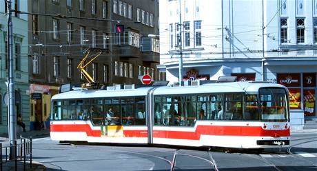 Tramvaje typu Vario LF2 budou v Brn na trase linky íslo1 z kapacitních dvod pravdpodobn jezdit dv za sebou.