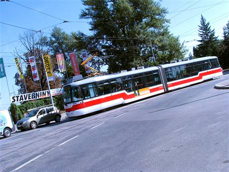 Tramvaje typu Vario LF2 budou v Brn na trase linky slo1 z kapacitnch dvod pravdpodobn jezdit dv za sebou.