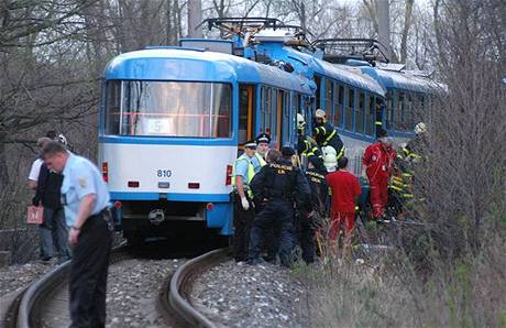 Tragická tramvajová nehoda v Ostrav, pi ní zemeli ti lidé a desítky byly zranny.