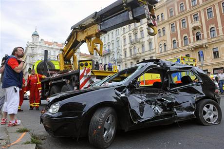 idi vjel na I.P.Pavlova do protismru a srazil se s tramvají. Je tce zrann.