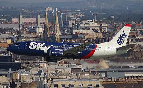 Boeing B737-300 v barvách SkyEurope