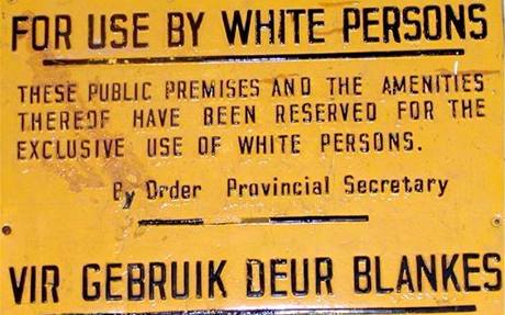 Jen pro bílé, ernochu. Apartheid je v JAR ji minulostí, te jsou tam údajn diskriminováni bloi.