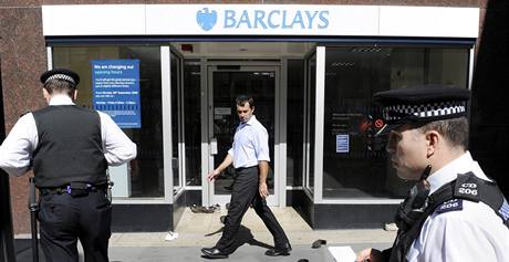 Barclays - Banka pila kvli systémové chyb o miliony.