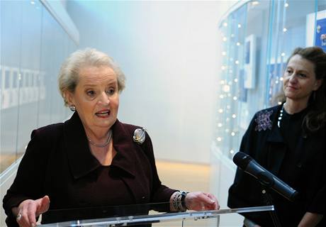 Madeleine Albrightová na zahájení výstavy