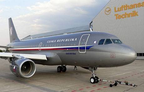 Nový vládní letoun Airbus  A-319 CJ.