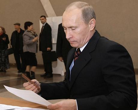 Putin ve volební místnosti