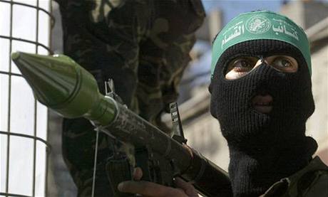 I pes probíhající blokádu Gazy útoí Hamás nadále raketami na izraelská msta .