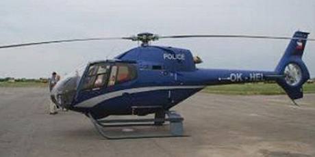 Vrtulník vrn pipomíná policejní, pouze místo nápisu POLICIE je na nm napsáno POLICE. 
