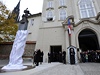 Oslavy 28. íjna: slavnostní odhalení nového památníku lva u Piccassiho brány Praského hradu.