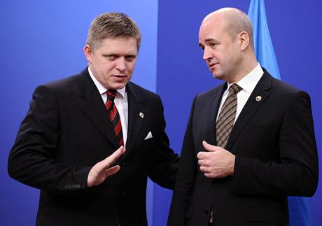 Slovenský pedseda vlády Robert Fico s éfem védského pedsednictví Fredrikem Reinfeldtem na summitu EU
