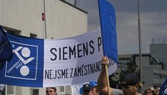 Propoutným zamstnancm Siemens vyplatil nadstandardní odstupné ve výi 16 plat. 