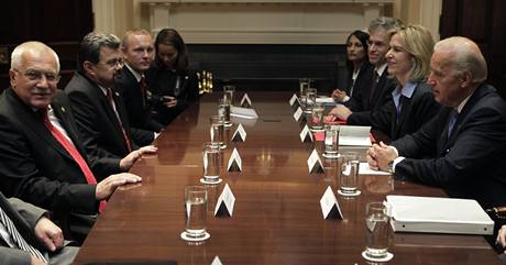 Prezident Klaus jedná ve Washingtonu s viceprezidentem Bidenem