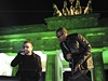 Koncert irské skupiny U2 u Braniborské brány v Berlín.