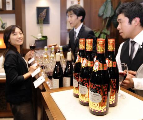 První ochutnávka letoního Beaujolais Nouveau 2009 v Japonsku.