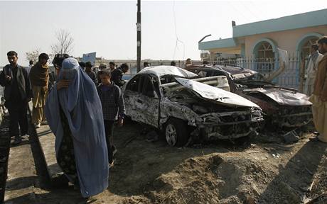 Po odpálení náloe sebevraedným atentátníkem z hnutí Talliban v Kábulu