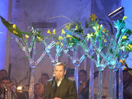 Koncert U je to tady 14. listopadu v Praské kiovatce uspoádal bývalý prezident Václav Havel k 20. výroí listopadových událostí roku 1989. 