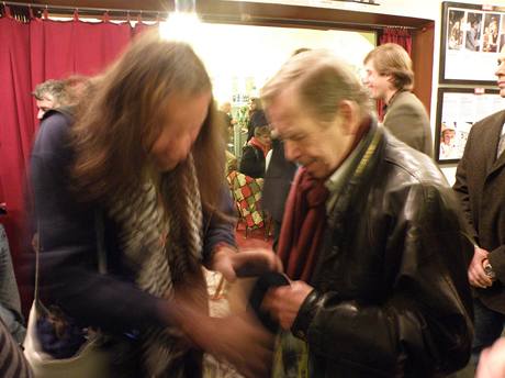 Koncert U je to tady 14. listopadu v Prask kiovatce uspodal bval prezident Vclav Havel k 20. vro listopadovch udlost roku 1989. 