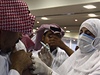 Okování proti praseí chipce v Saudské Arábii v nemocnici v Rijádu.