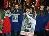 Václavák 17. prosince pi demonstraci k msínímu výroí 17. listopadu. Demonstranti chtli odstoupení vech komunist z funkcí, demokracii a svobodné volby