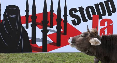 Plakáty vyzývající k zákazu výstavby minaret ve výcarsku