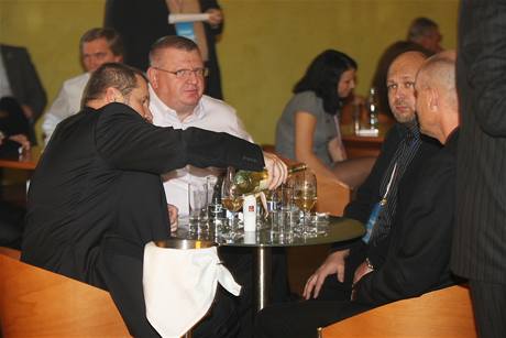 Kongres ODS. Bývalý senátor Alexandr Novák (vlevo), stedoeský Ivo Rittig (druhý zleva) a ústecký Patrik Oulický (druhý zprava).