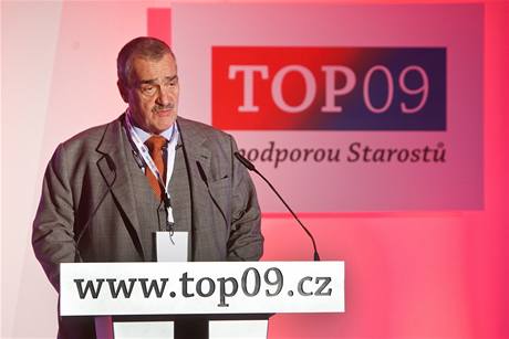 Snm TOP 09. Karel Schwarzenberg mluví k delegátm.