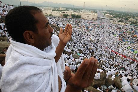 Pou do Mekky má aspo jednou za ivot vykonat kadý muslim, kterému to zdraví a finanní situace dovolí.