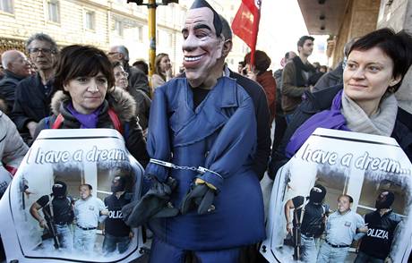 Destky tisc lid pochodovalo centrem ma a dalo odstoupen pedsedy vldy Silvia Berlusconiho