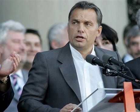 Viktor Orbán, éf maarské strany Fidesz, která s velkou pravdpodobností vyhraje volby v roce 2010. 