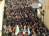 Zemdlci protestují v Praze kvli rozpotu - z Hradanského námstí se pemístili k Poslanecké snmovn.