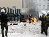 Demonstranti pi stetu s policií bhem nepokoj v ecku