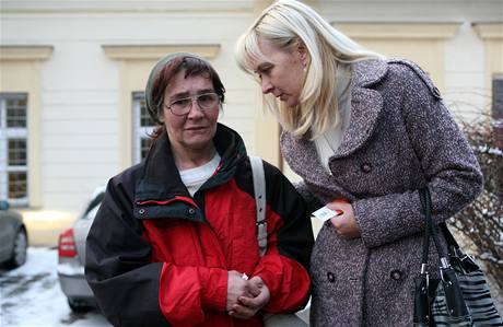Matka holiky po setkání s dcerou v Dtském centru Brno v ulici Hlinky
