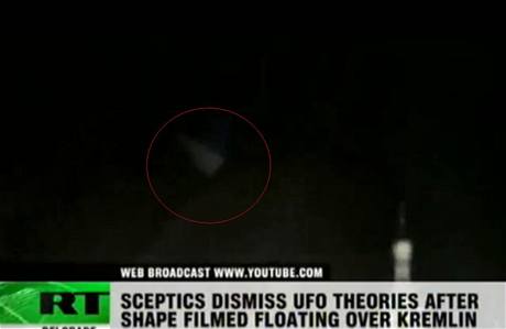 UFO nad Kremlem. Noc.