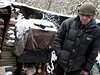 V Brn-Malomicích objevili v pondlí 14. prosince brnntí stráníci bezdomovecký pár ijící nkolik msíc s ptiletou holikou v improvizovaném písteku v zarostlé neudrované zahrad nedaleko nákladového nádraí
