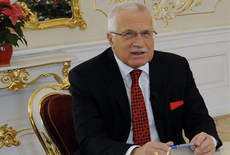 Prezident Václav Klaus v pímém penosu podepsal zákon o státním rozpotu na rok 2010. 