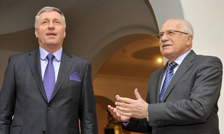 Prezident Václav Klaus (vpravo) se setkal 6. ledna na Praském hrad na pracovním obd s pedsedou ODS Mirkem Topolánkem (vlevo). 