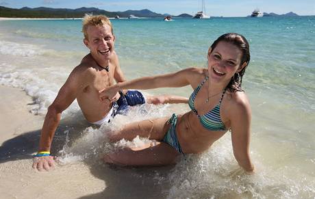  "Ostrov sn nebo noní mra?" Ben Southall se s pítelkyní Breannou Watkinsovou na snímku z loského ervence tí z nového zamstnání na australském ostrov Hamilton. 