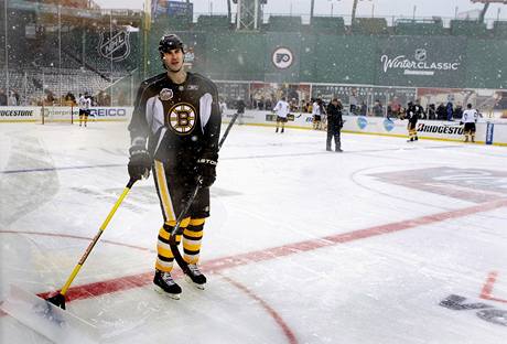 Obránce Medvd Chára se pipravuje na NHL Winter Classic. 