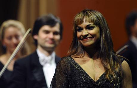 Americk sopranistka Danielle de Nieseov vystoupila v praskm Rudolfinu v rmci cyklu vjimench projekt Prask komorn filharmonie.
