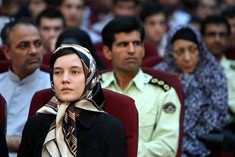 Clotilde Reissová u íránského soudu