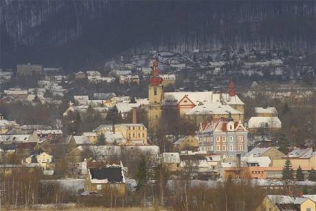 Horní Jietín, obklopen velkolomem