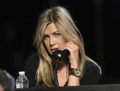 Akce Hope For Haiti Now: Jennifer Aniston.