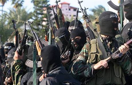 Militanti palestinského hnutí Hamas na shromádní v Gaze.