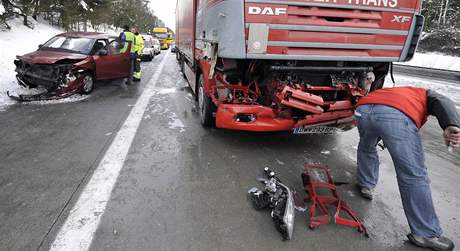 Hromadná nehoda na dálnici D1 zastavila na hodinu provoz smrem na Brno.