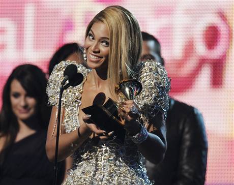 Zpvaka Beyoncé promnila est z deseti nominací, co se dosud ádné jiné en v jednom roníku nepodailo.