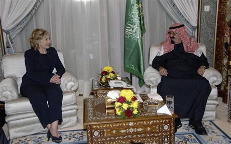 Hillary Clintonová a saúdský král Abdalláh 