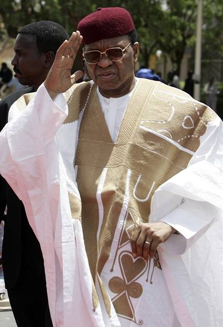 Sesazen prezident Nigeru Mamadou Tandja.
