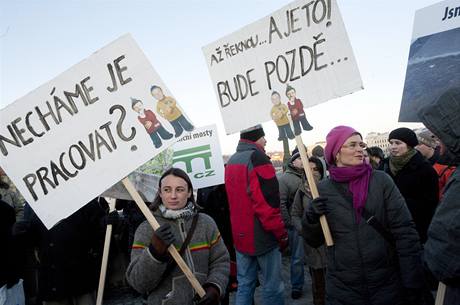 Demonstrace za zchranu Karlova mostu v lednu 2010