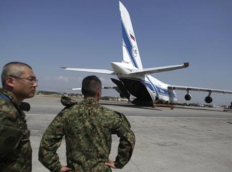 Japontí vojáci na letiti v haitském Port-au-Prince
