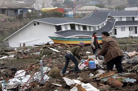 Ponien budovy po zemtesen v Chile